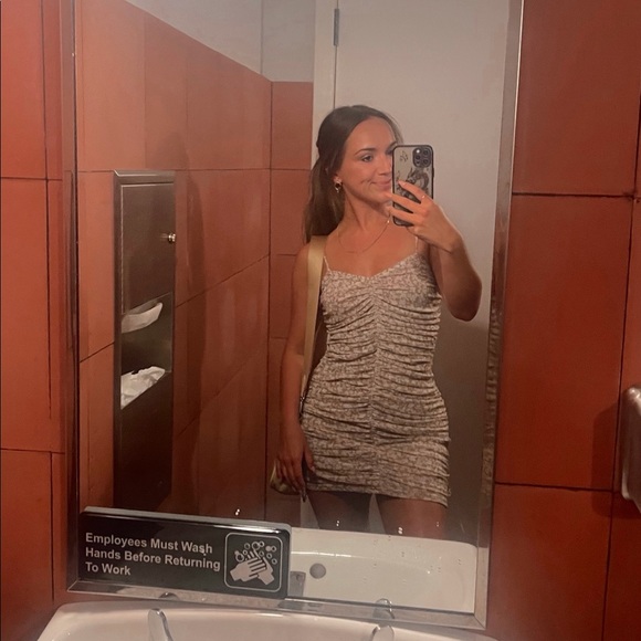 Meet your Posher, Taylor - Picture 5 of 6